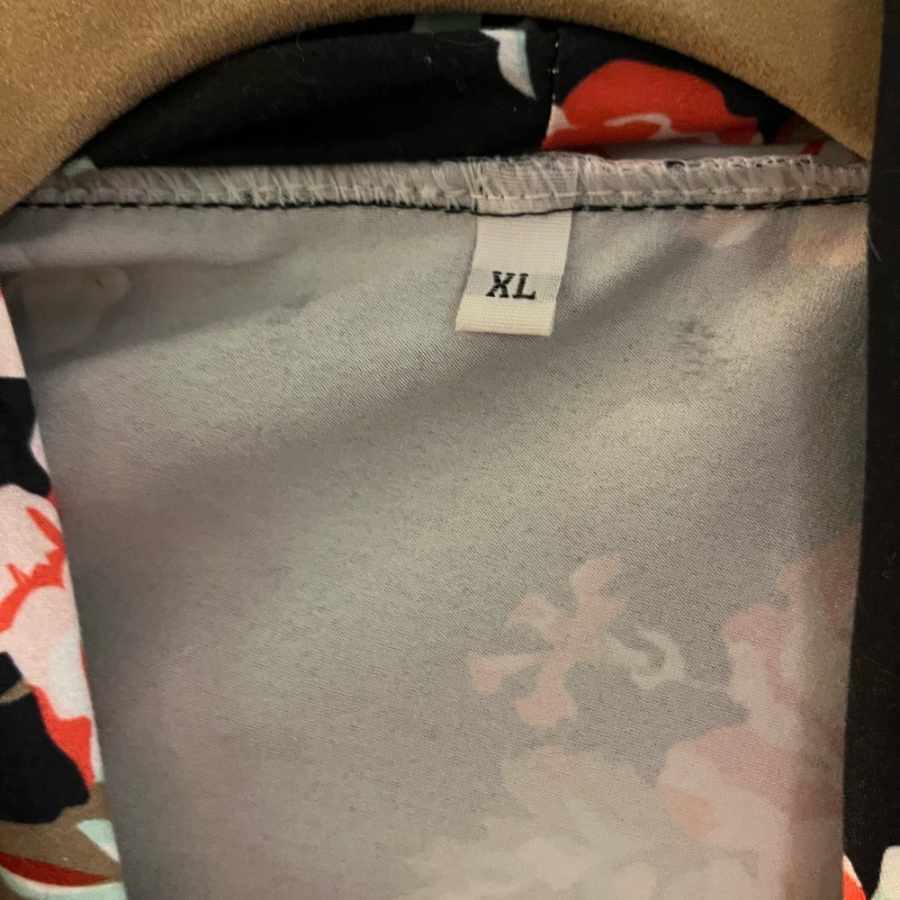 Floral Black and Red Kimono - Picture 2 of 3